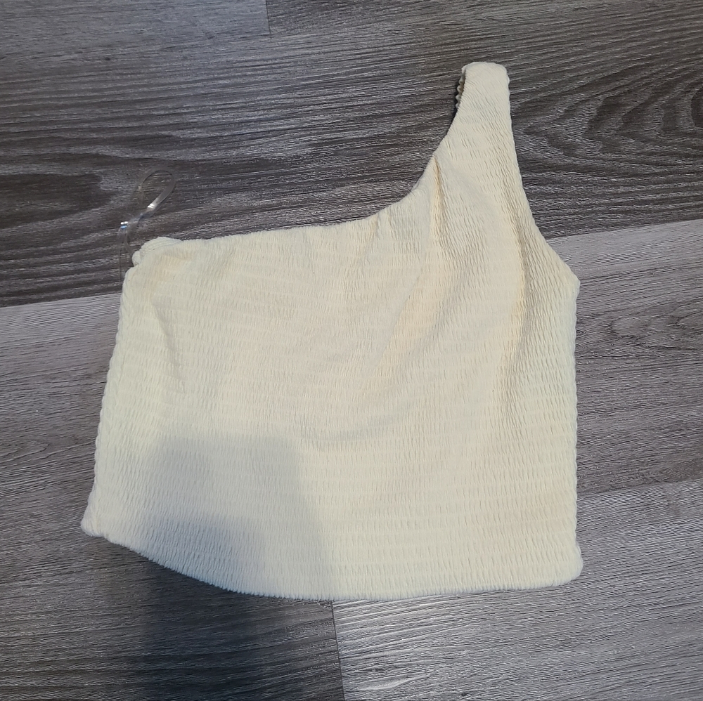 WinWin One-Shoulder Textured Cream Crop Top M